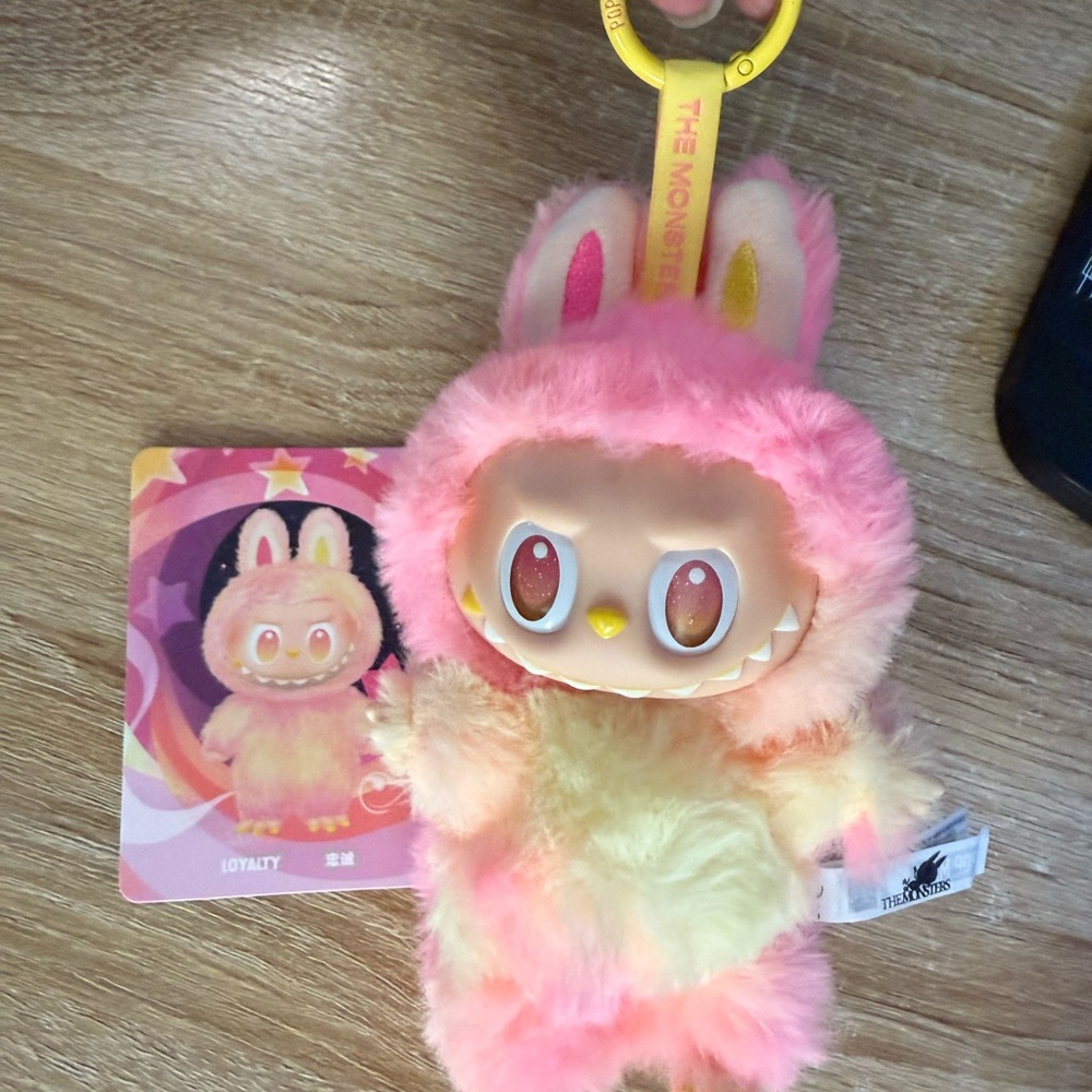 Pop Mart Labubu The Monsters Big Into Energy *Loyalty* Vinyl Plush Pendant